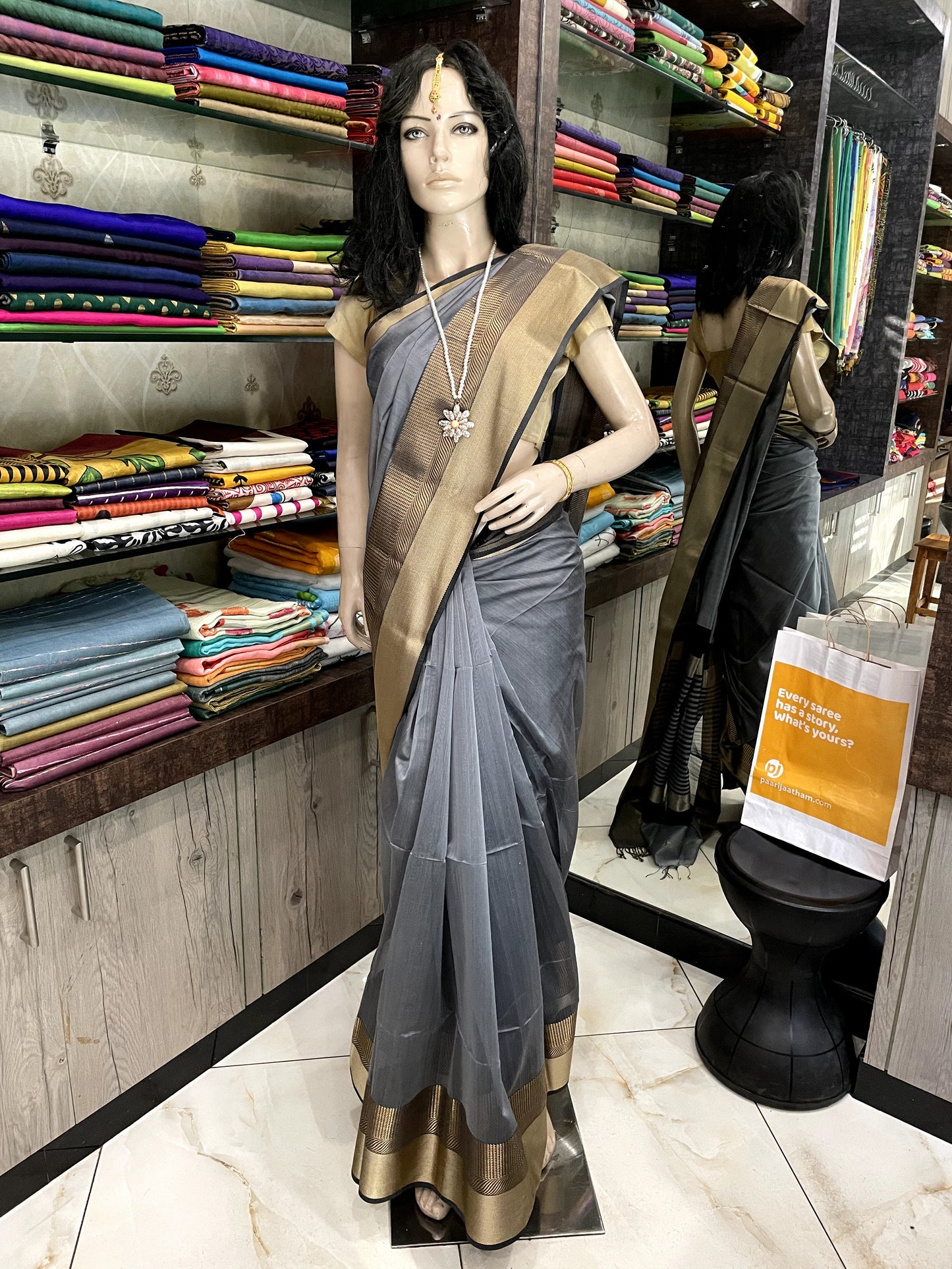 D24A030 Grey Black Pure Handloom Maheshwari Silk Saree