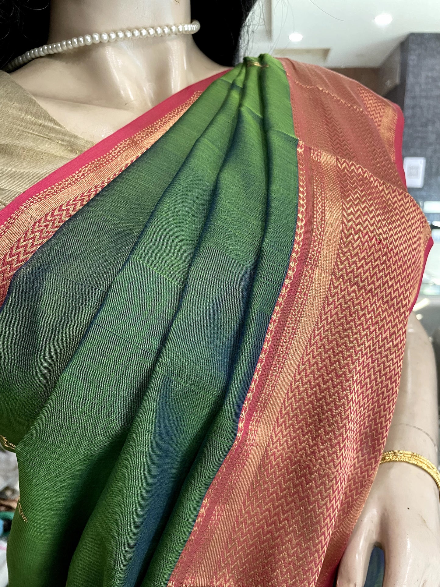 D24A036 Green Red Pure Handloom Maheshwari Silk Saree