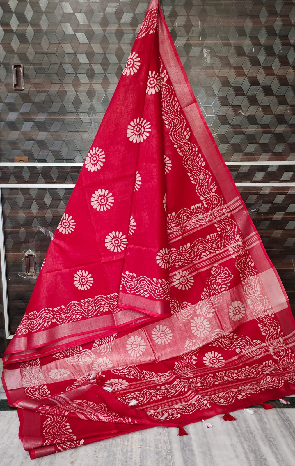 PJOC24A002 Rose White Batik Print Linen Cotton Saree