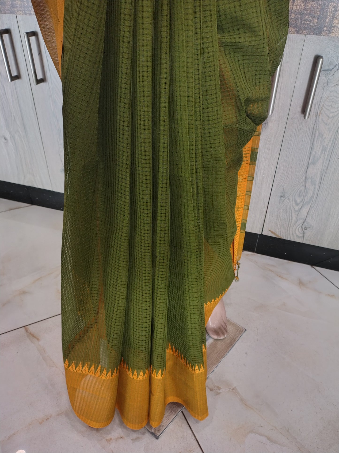 JL26A027 Green and Yellow Pure Handloom Mangalgiri Cotton Saree