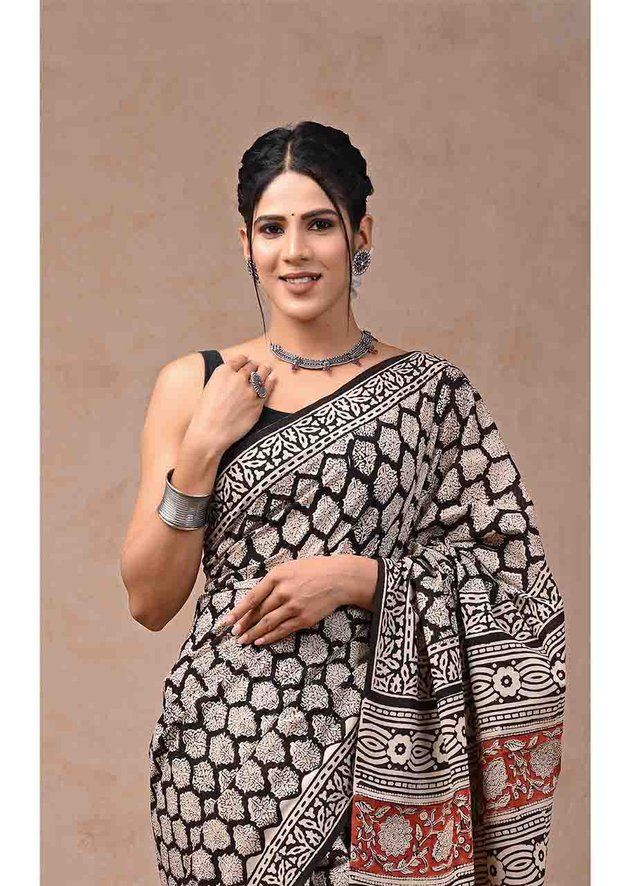 Black White Pure Handloom Batik Print Cotton Saree