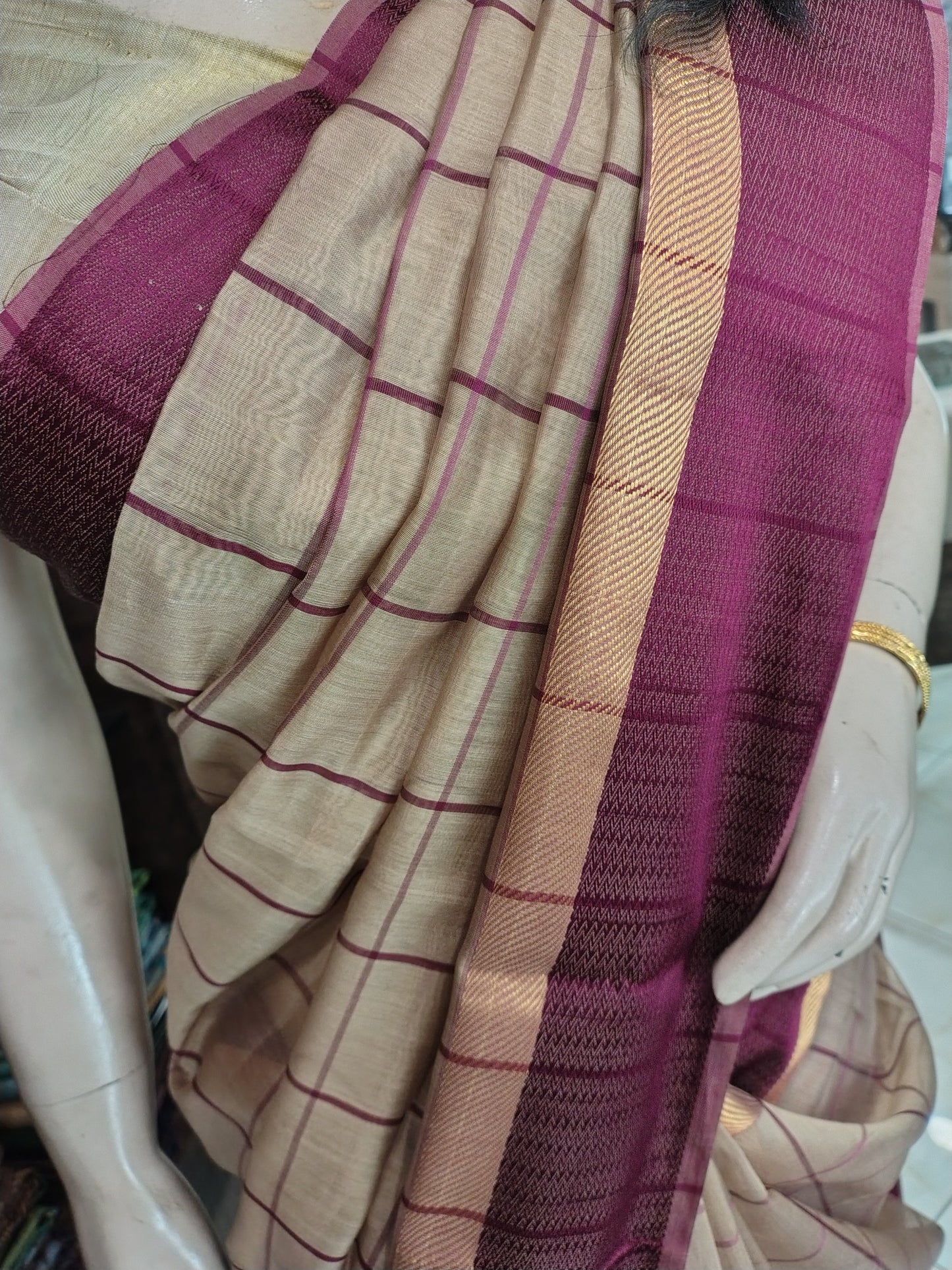 JL26A126 Beige and Maroon Pure Handloom Maheshwari Silk Saree