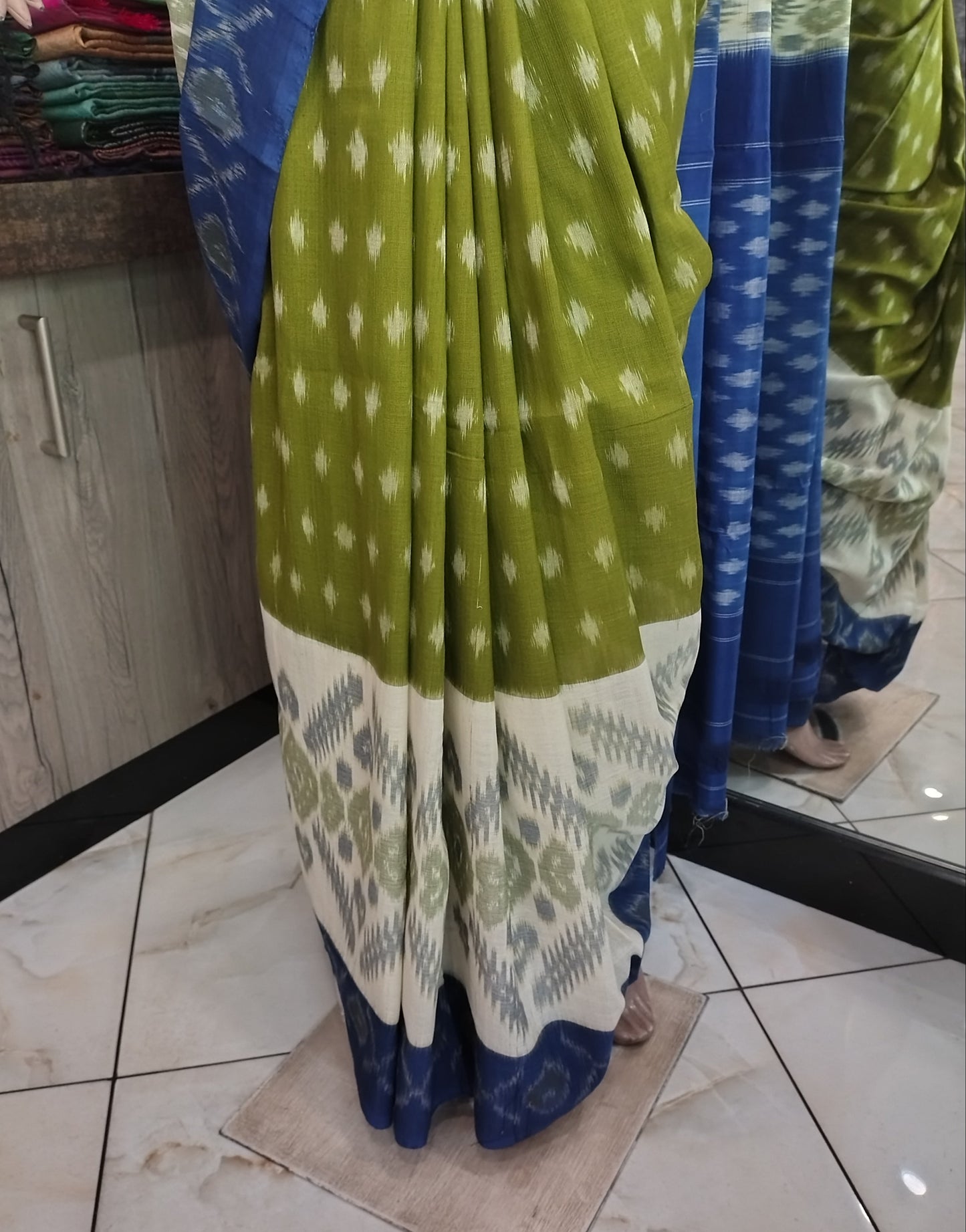 AU26A045 Green Handloom Pochampally Ikkat Mercerized Cotton Saree