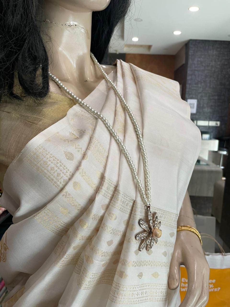 SP25A026 Light White Pure Handloom Soft Silk Saree