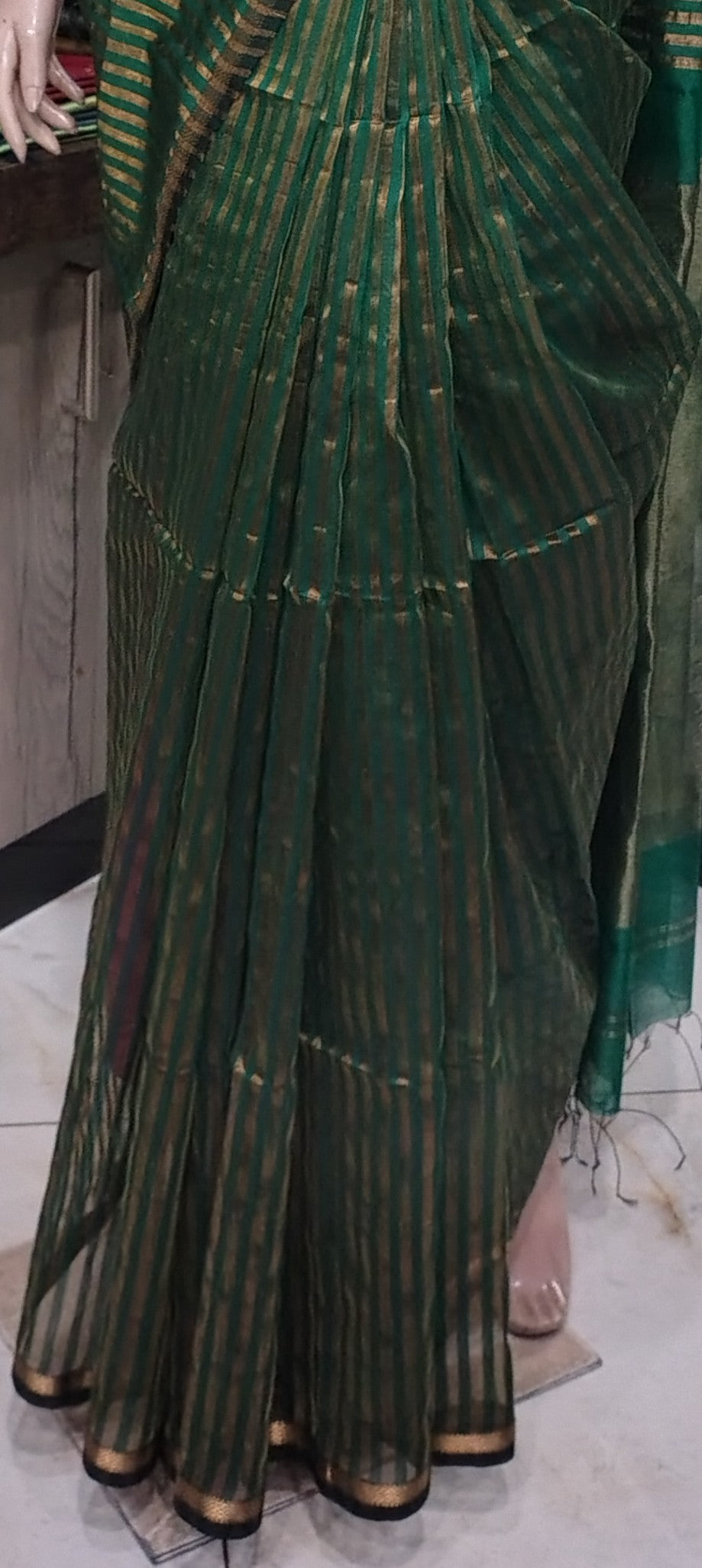 JN26A117 Green and Gold Pure Handloom Maheshwari Silk Saree
